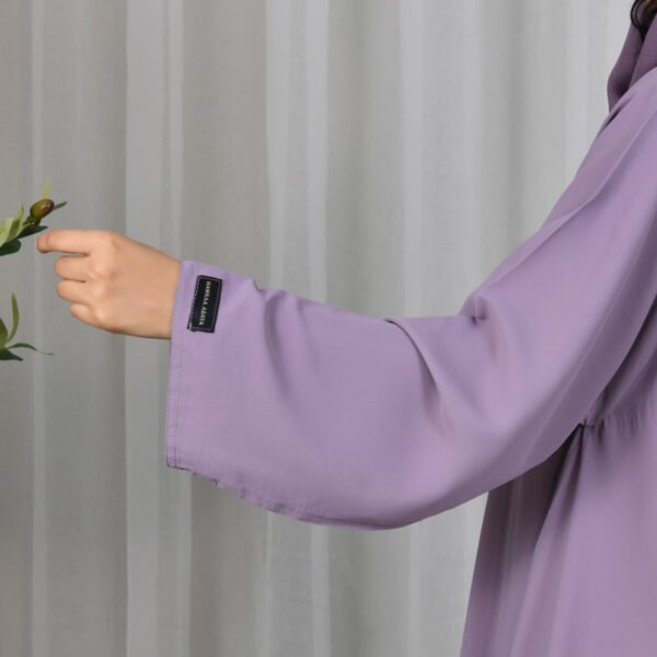 عباية صيفية لف بتصميم كلوش أنيق بلون اللافندر الجذاب - Image 2