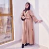 عباية لف شتوية من المخمل البيج بتفاصيل جلد عنابي وأكمام واسعة مزينة بأزرار - Image 2