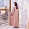 عباية لف شتوية من المخمل البيج بتفاصيل جلد عنابي وأكمام واسعة مزينة بأزرار - Image 4