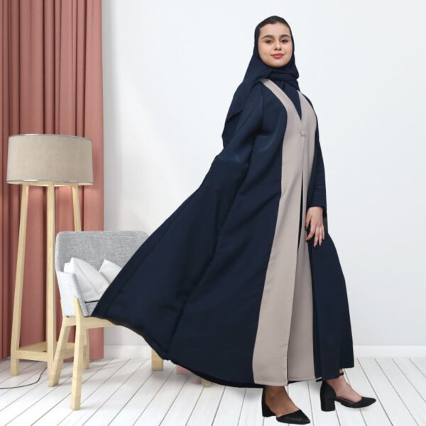 عباية بناتية عملية وأنيقة باللون الكحلي الداكن مع تفاصيل تداخل باللون البيج - Image 2