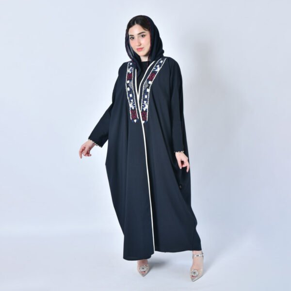 عباية لف كحلية بنصف بشت مزينة بتطريز وشك يدوي أنيق على جانبي العباية - Image 4
