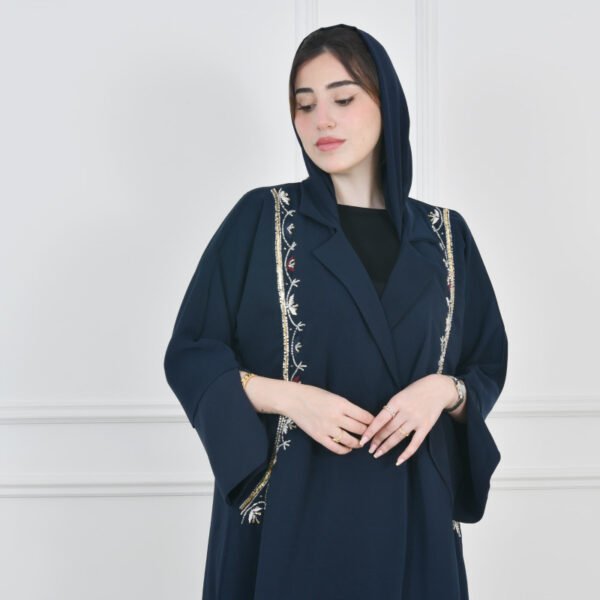 عباية لف كحلية مزينة بشك وتطريز زاهي على الجوانب وتصميم أكمام مفتوحة أنيق - Image 2