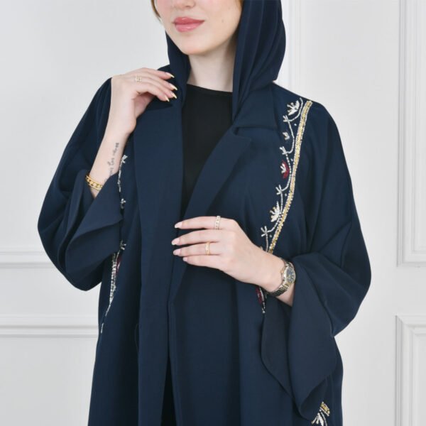 عباية لف كحلية مزينة بشك وتطريز زاهي على الجوانب وتصميم أكمام مفتوحة أنيق - Image 4