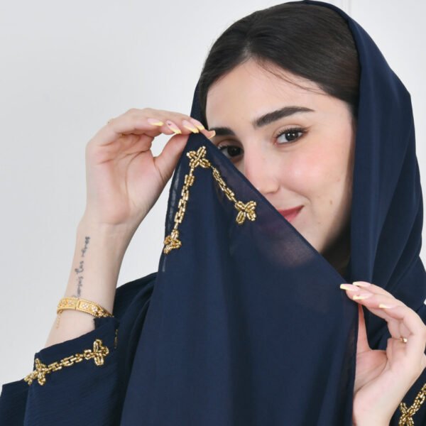 عباية لف كحلية بتصميم فراشة وأكمام بف مزينة بشك ذهبي أنيق وجذاب - Image 3