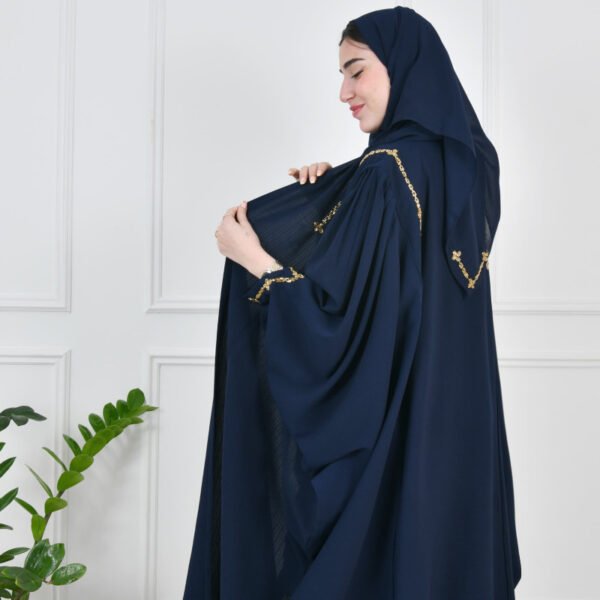 عباية لف كحلية بتصميم فراشة وأكمام بف مزينة بشك ذهبي أنيق وجذاب - Image 4